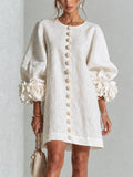 Blanca-Minivestido blanco con botones y mangas florales
